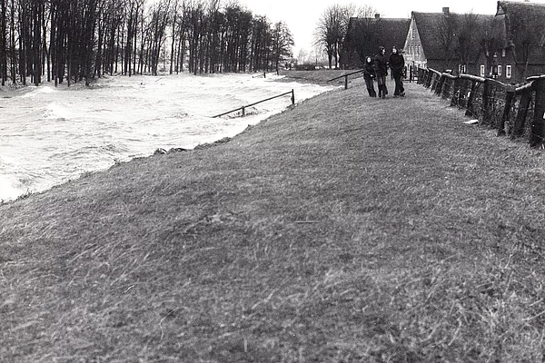 Kinder auf dem Deich am Eckhorst
